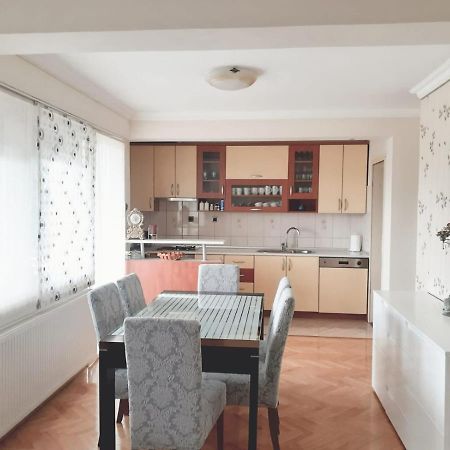 Spacious 80M2 Apartment In The Center Ljubuski Bagian luar foto