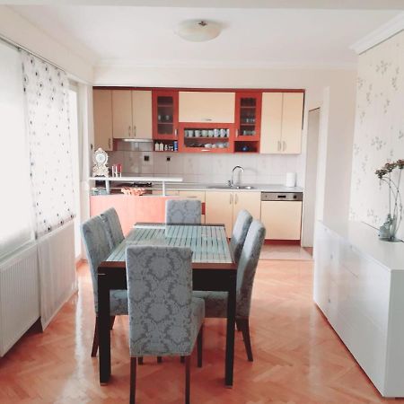 Spacious 80M2 Apartment In The Center Ljubuski Bagian luar foto