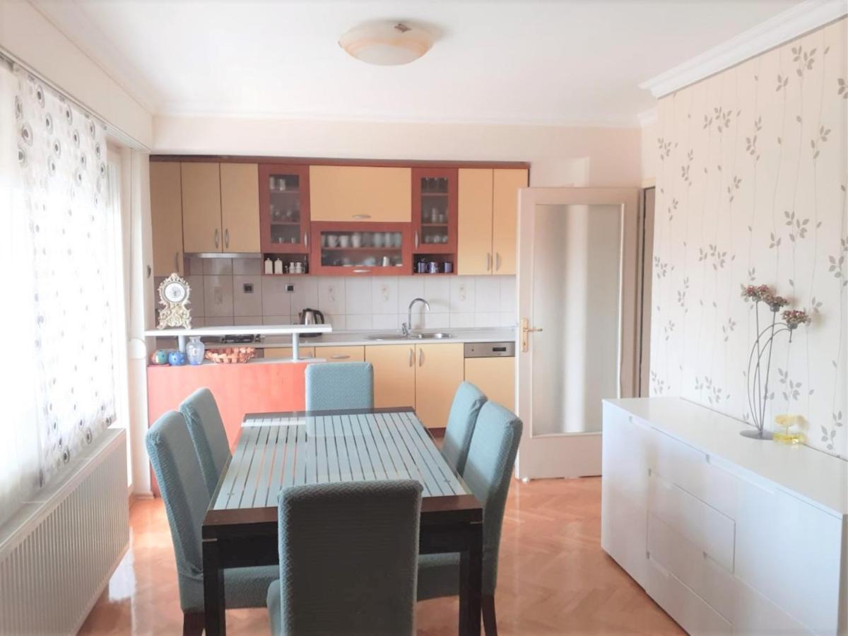 Spacious 80M2 Apartment In The Center Ljubuski Bagian luar foto