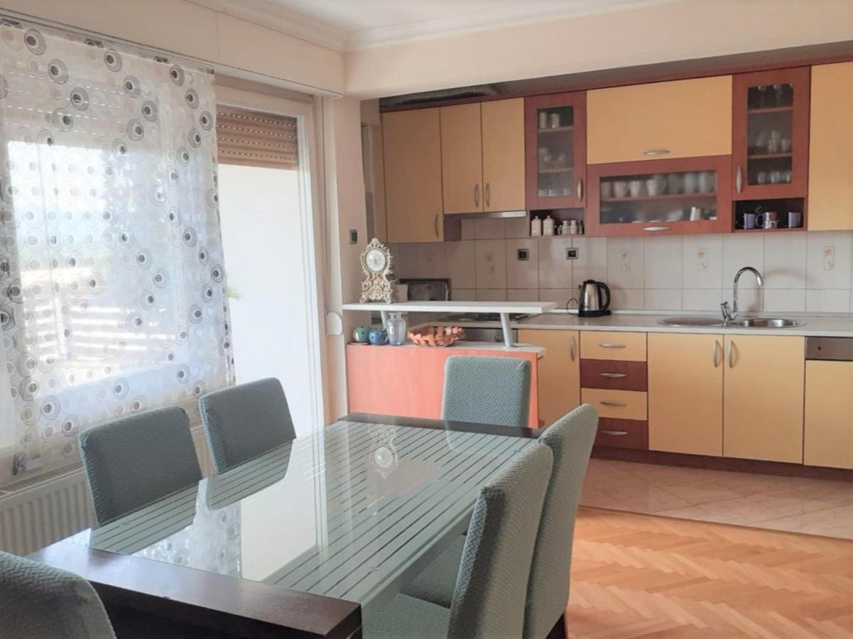 Spacious 80M2 Apartment In The Center Ljubuski Bagian luar foto