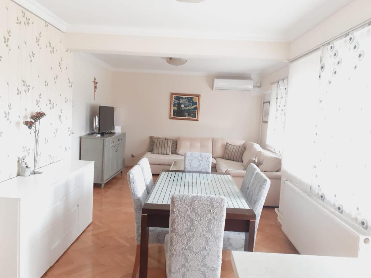 Spacious 80M2 Apartment In The Center Ljubuski Bagian luar foto