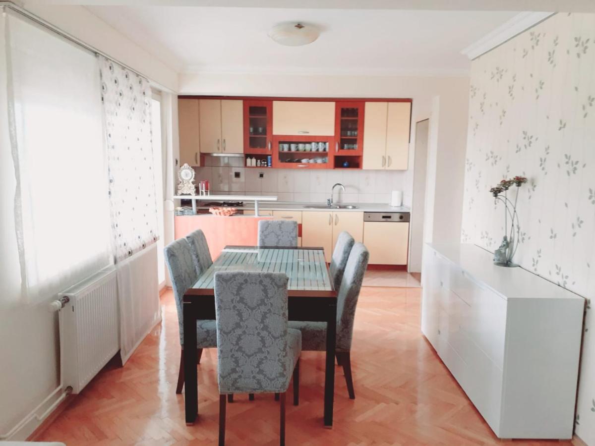 Spacious 80M2 Apartment In The Center Ljubuski Bagian luar foto