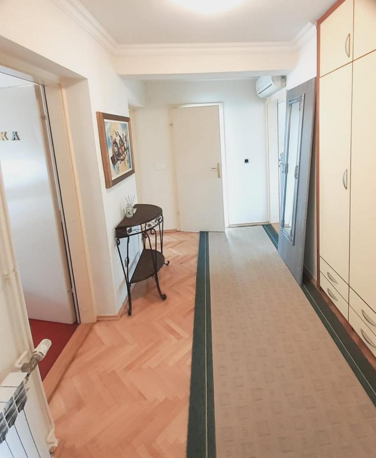 Spacious 80M2 Apartment In The Center Ljubuski Bagian luar foto